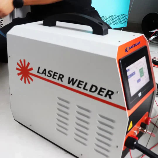 Máquina de Solda e Corte a Laser Portátil Multiprocesso 250A Proteção Térmica 4 em 1 Bivolt